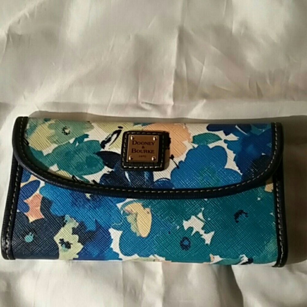 *LAST!!!* Dooney & Bourke Wallet/Clutch